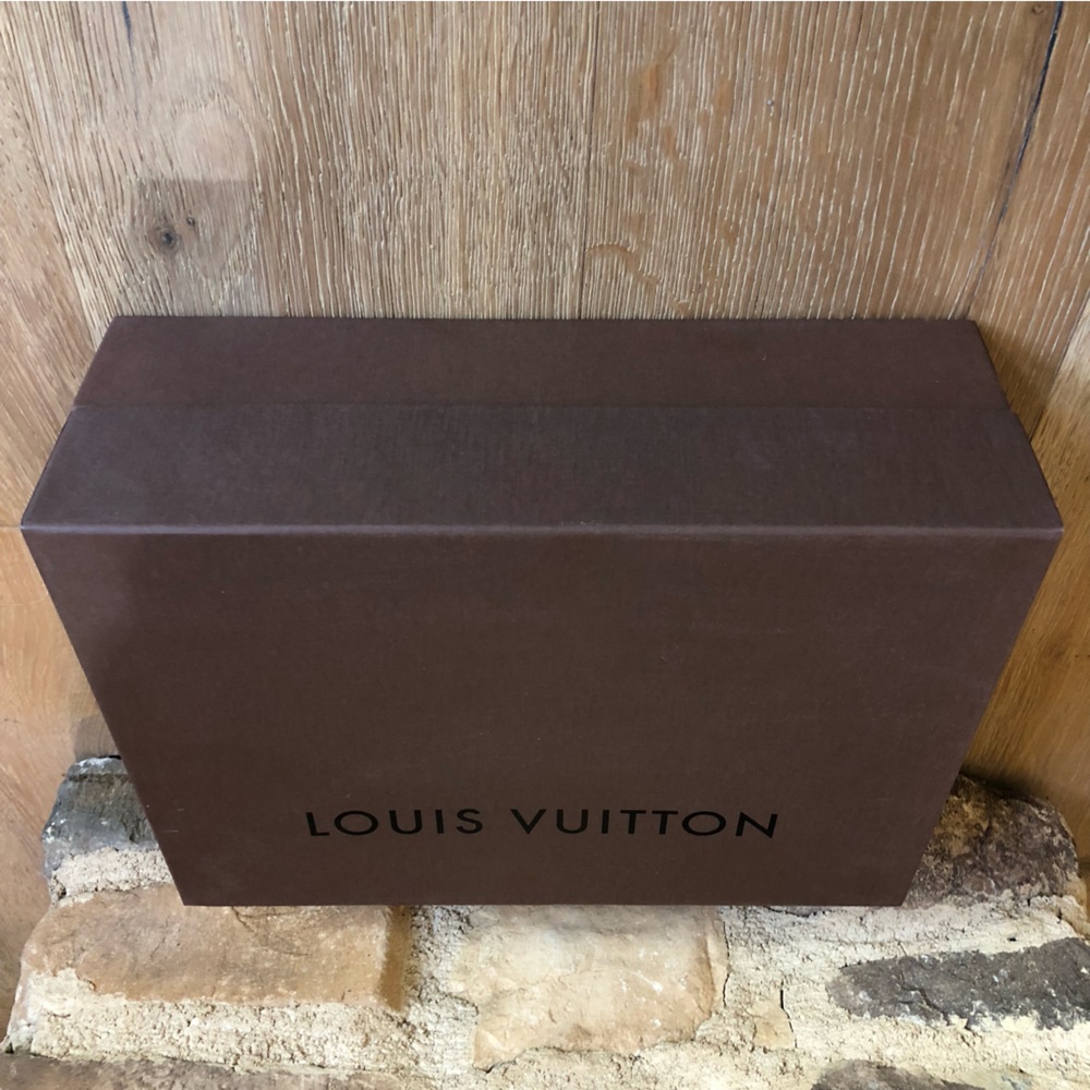 Louis Vuitton storage Gift box brown mint cond price firm!